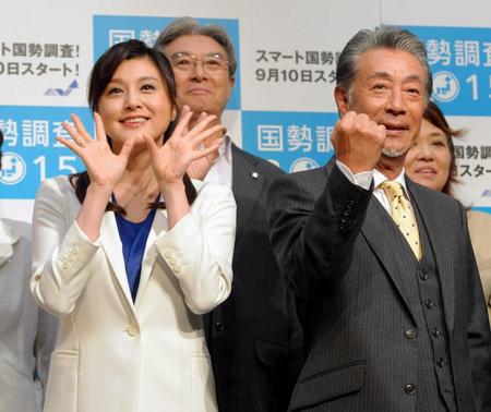 　国勢調査の広報大使に任命された藤原紀香と高田純次（右）＝東京・内幸町のイイノホール（撮影・堀内翔）