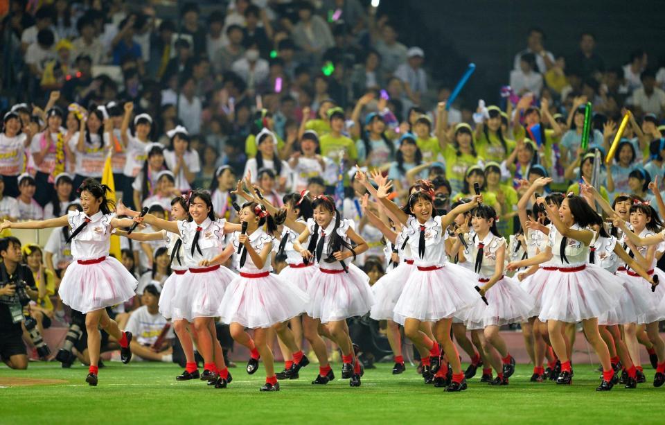 東京ドーム初お披露目で熱唱するＮＧＴ４８＝東京ドーム（撮影・西岡正）