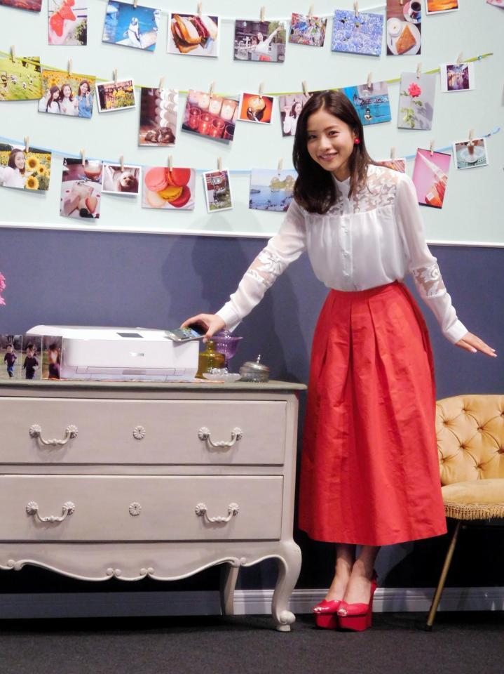 プリンター「ＰＩＸＵＳ」の新ＣＭ発表会に登場した石原さとみ＝東京・品川