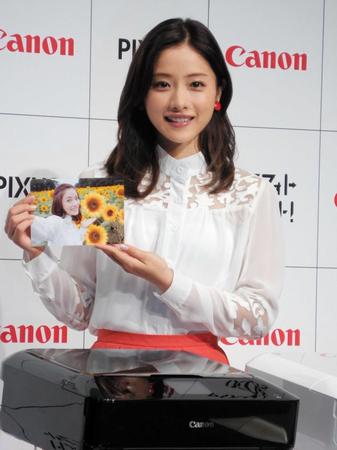 　プリンター「ＰＩＸＵＳ」の新ＣＭ発表会に登場した石原さとみ＝東京・品川