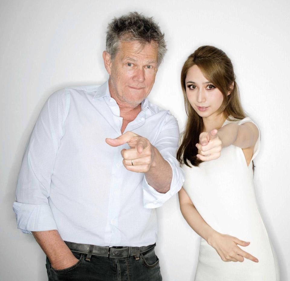 　プロデュースしたデヴィッド・フォスター（左）とサラ・オレイン