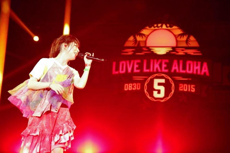 ３年ぶりのフリーライブで熱唱するａｉｋｏ＝神奈川・サザンビーチちがさき