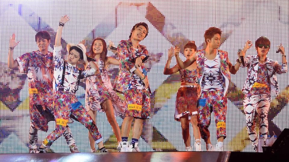 息の合ったダンスを披露するＡＡＡ