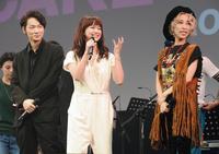 イベントに登場した（左から）綾野剛、多部未華子、加藤ミリヤ＝江東区・豊洲ＰＩＴ（撮影・三好信也）
