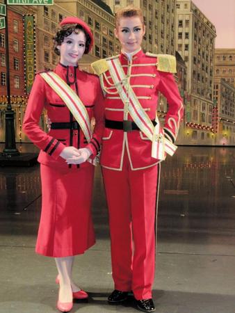 宝塚歌劇団星組新人公演「ガイズ＆ドールズ」で初主演した瀬央ゆりあ（右）と綺咲愛里＝宝塚大劇場