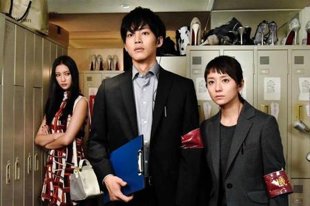 　第１話の（左から）菜々緒、松坂桃李、木村文乃　