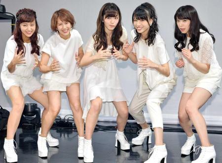 レスリング協会公認ソングにもなっている新曲を披露した℃-ｕｔｅの（左から）萩原舞、岡井千聖、鈴木愛理、矢島舞美、中島早貴＝ＺｅｐｐＤｉｖｅｒＣｉｔｙ