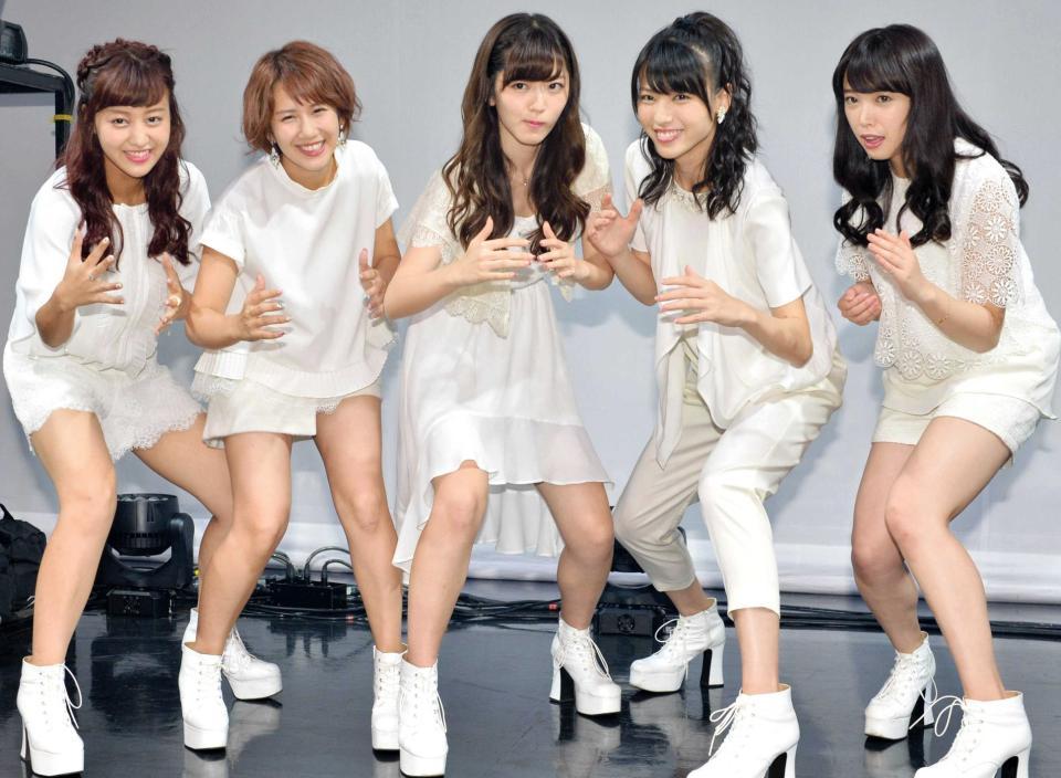 レスリング協会公認ソングにもなっている新曲を披露した℃-ｕｔｅの（左から）萩原舞、岡井千聖、鈴木愛理、矢島舞美、中島早貴＝ＺｅｐｐＤｉｖｅｒＣｉｔｙ