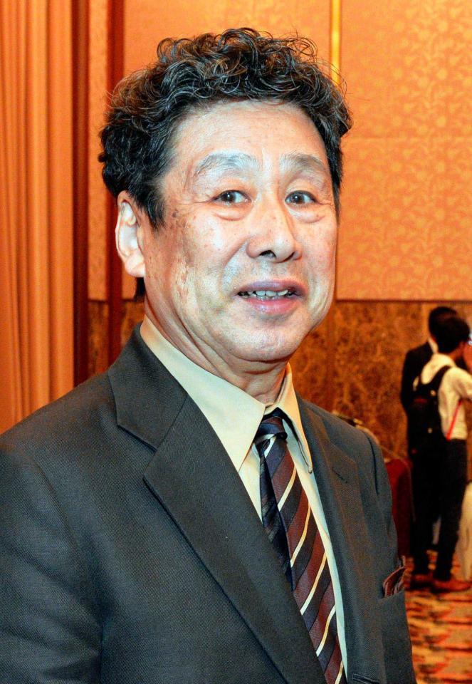 世界文化賞に決まり記者会見で笑顔の横尾忠則さん＝１０日、東京・内幸町