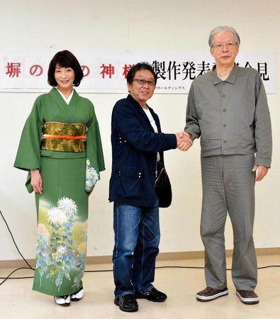 　製作発表に出席した（左から）島田陽子、高橋伴明監督、福永法源氏＝東映東京撮影所