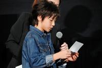 父親役の江口洋介への感謝の手紙を読み上げる田口翔太＝東京・新宿