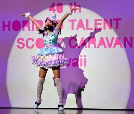 きゃりーぱみゅぱみゅのモノマネで自己アピールする木下彩音＝東京・ステラボール（撮影・西岡正）