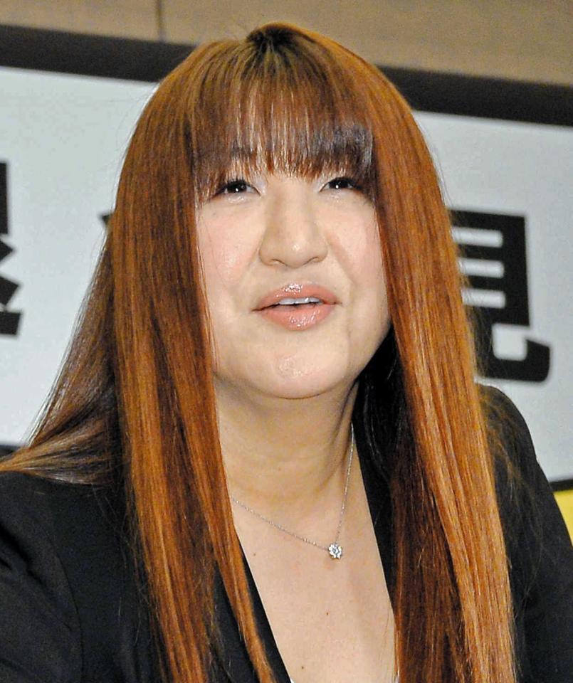 　右乳房の全摘手術を受けることを明かした北斗晶