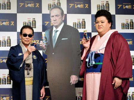 プレミアムボス微糖の新ＣＭ発表会に登場したタモリ（左）とマツコ・デラックス＝東京・六本木（撮影・佐々木彰尚）
