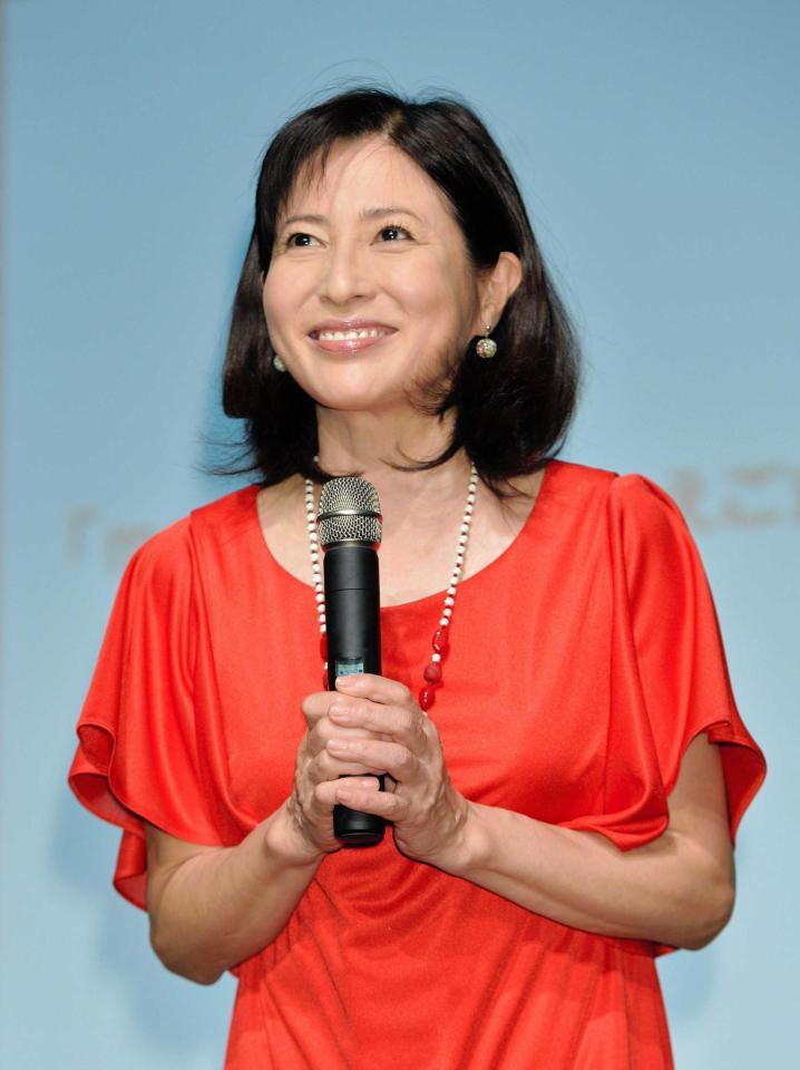 　誕生した初孫について話す岡江久美子＝東京・南青山（撮影・西岡正）