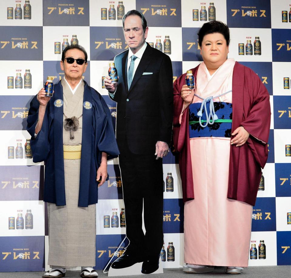 プレミアムボス微糖の新ＣＭ発表会に登場したタモリ（左）とマツコ・デラックス＝東京・六本木（撮影・佐々木彰尚）