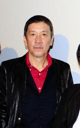 主演映画「赤い玉、」の舞台あいさつを行った奥田瑛二＝京都市内