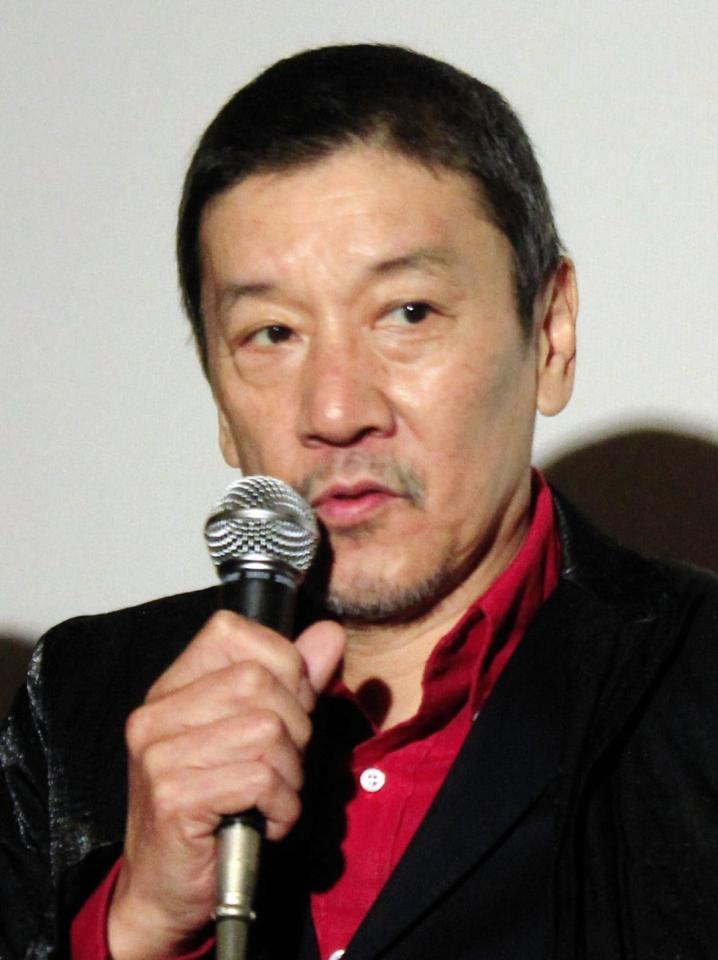 主演映画「赤い玉、」の舞台あいさつを行った奥田瑛二＝京都市内