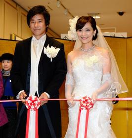 ゴン中山夫妻　結婚19年目のドレス
