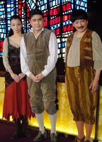 帝劇での初日を前に会見した（左から）霧矢大夢、松本幸四郎、駒田一＝東京・帝国劇場