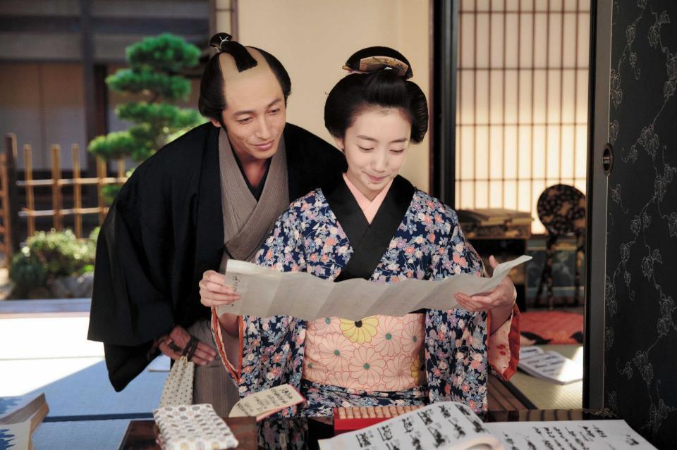 　夫婦を熱演する玉木宏（左）と波瑠