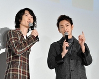 息の合ったトークで盛り上げる神木隆之介（左）と佐藤健＝東京有楽町のＴＯＨＯシネマズ日劇２（撮影・園田高夫）