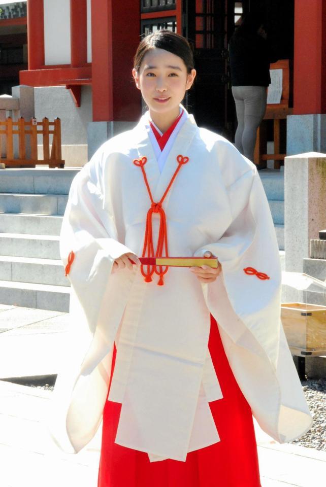 日枝神社広報大使に就任した橋ひかる＝東京・日枝神社