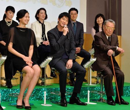 「遺産争族」制作発表で笑顔の向井理（中）榮倉奈々（左前）ら＝テレビ朝日（撮影・田村亮介）