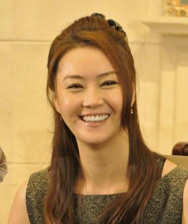 足を疲労骨折していたことを明かした観月ありさ