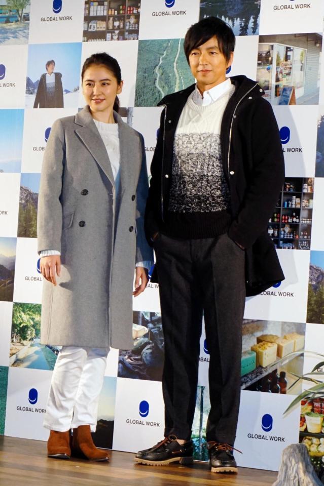 イベントに登場した大沢たかお（右）と長澤まさみ＝東京・恵比寿