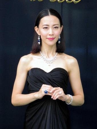 「ハリー・ウィンストン」銀座本店のリニューアルオープンセレモニーに登場した木村佳乃