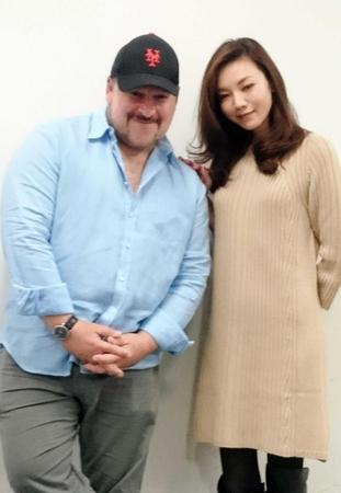 フランク・ワイルドホーン（左）と和央ようか夫妻