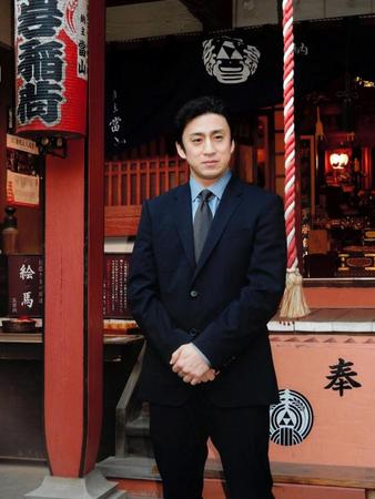 舞台の安全祈願を行った市川染五郎＝東京・新宿の「於岩稲荷　陽運寺」