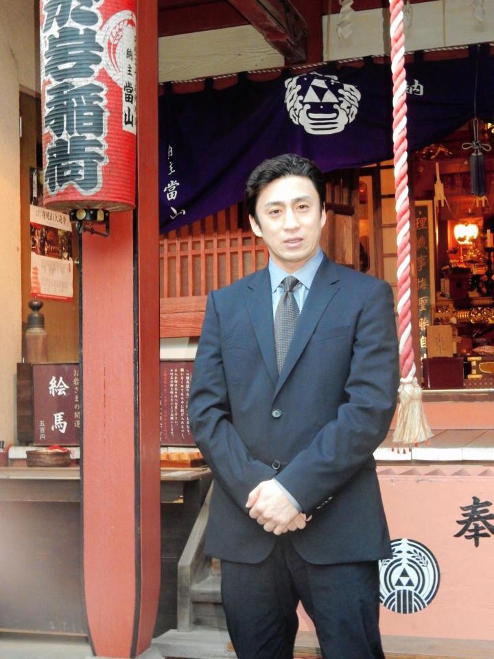 舞台の安全祈願を行った市川染五郎＝東京・「於岩稲荷　陽運寺」