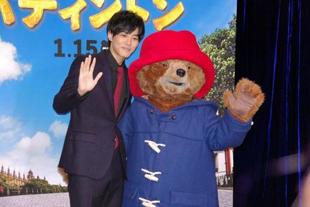 紳士なクマ・パディントン（右）の声を担当した松坂桃李＝東京・ソニー・ミュージックスタジオ