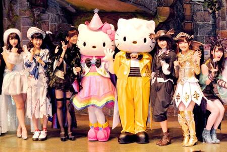 　キティらサンリオの人気キャラと踊ったＡＫＢ４８＝東京・サンリオピューロランド