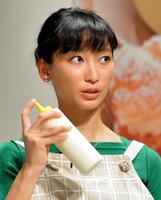 　大豆料理のイベントに登場した杏＝東京・品川（撮影・佐々木彰尚）