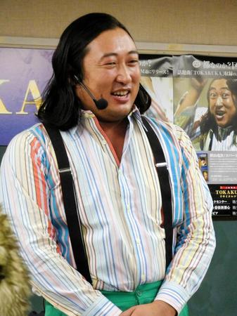 リサイタルを行ったロバートの秋山竜次＝東京・新宿コズミックセンター