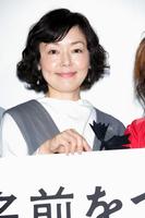 初日舞台あいさつを行った小林聡美＝東京・銀座