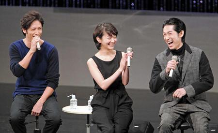　トークショーに登場した（左から）玉木宏、波瑠、ディーン・フジオカ