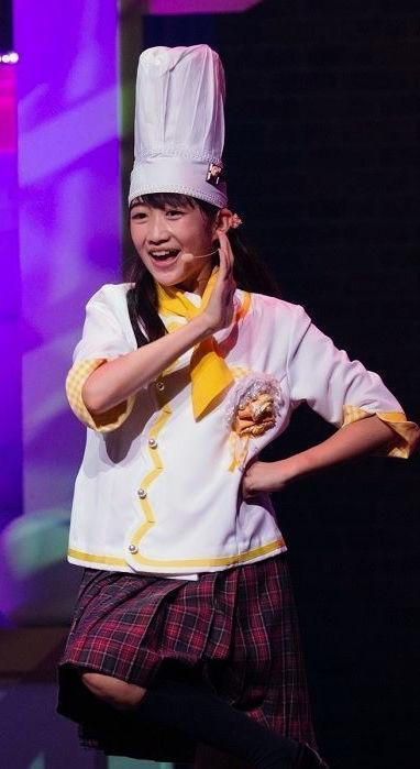 さくら学院・クッキング部としてステージに立った岡崎百々子＝東京・赤坂