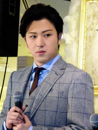 「キャンペーン・フォー・ウール　ウール・ウィークアンバサダー」に就任した尾上松也＝東京・伊勢丹新宿店