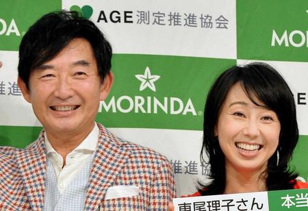 理汰郎くんと一緒にゴルフ練習を行った石田純一（左）と東尾理子