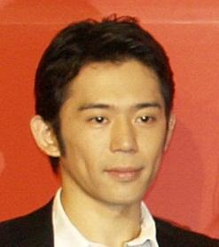 田畑に付き添っていた岡田義徳