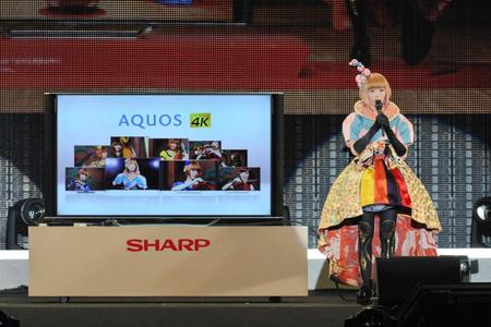 ＡＱＵＯＳ　４Ｋ新ＣＭ発表会に登場したきゃりーぱみゅぱみゅ＝都内