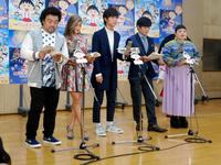 映画「ちびまる子ちゃん　イタリアから来た少年」の公開アフレコを行った（左から）パパイヤ鈴木、ローラ、中川大志、劇団ひとり、渡辺直美＝東京・西早稲田のアバコクリエイティブスタジオ