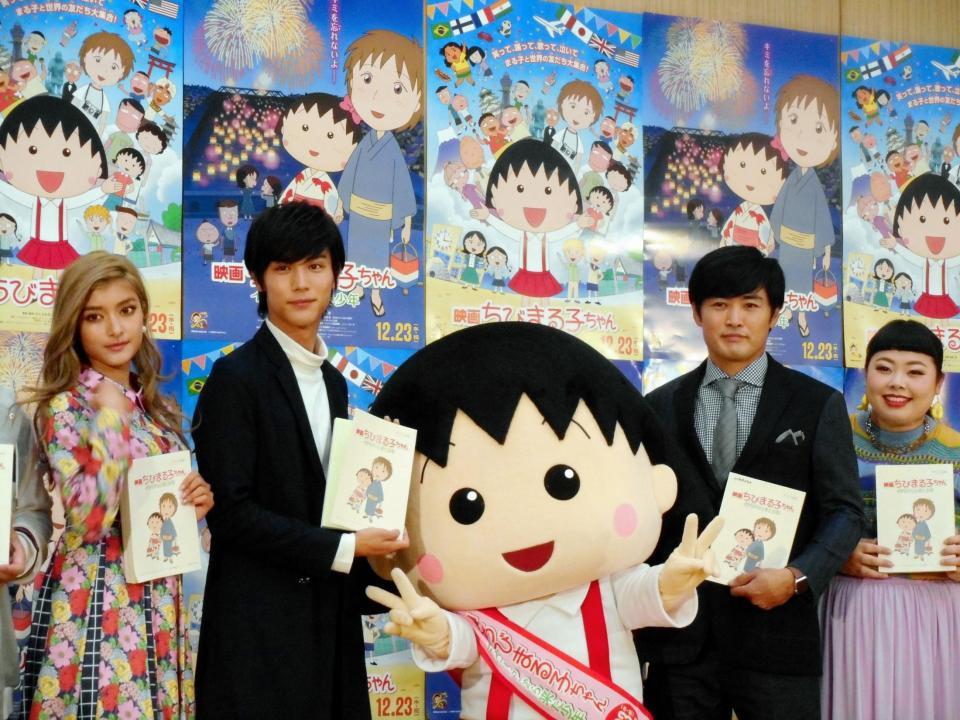 映画「ちびまる子ちゃん　イタリアから来た少年」の公開アフレコを行った（左から）ローラ、中川大志、まる子、劇団ひとり＝東京・西早稲田のアバコクリエイティブスタジオ