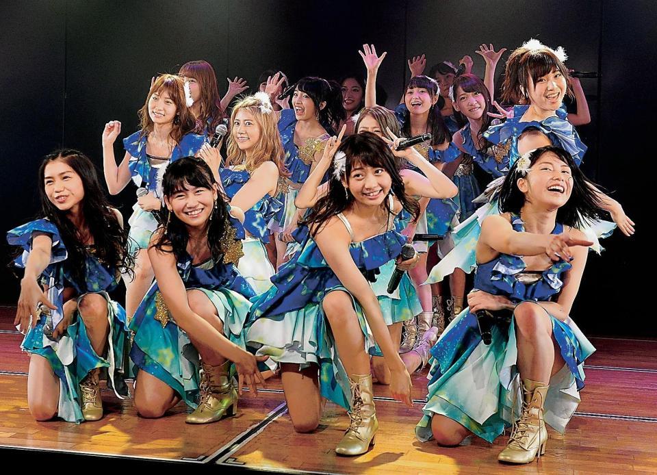 ヤンキースの田中将大がプロデュースした公演を行ったＡＫＢ４８。野球にちなんだ振り付けも取り入れられた＝東京・秋葉原のＡＫＢ４８劇場（撮影・村中拓久）