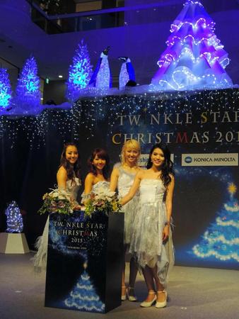 　ツリーの点灯式を行ったＤｒｅａｍ。（左から）Ｓｈｉｚｕｋａ、Ａｙａ、Ａｍｉ、Ｅｒｉｅ＝東京・池袋