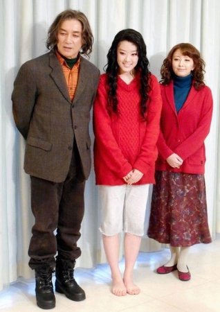 舞台「ＭＯＲＳＥ－モールス－」が初日を迎え、会見した（左から）田中健、水上京香、高橋由美子＝東京グローブ座